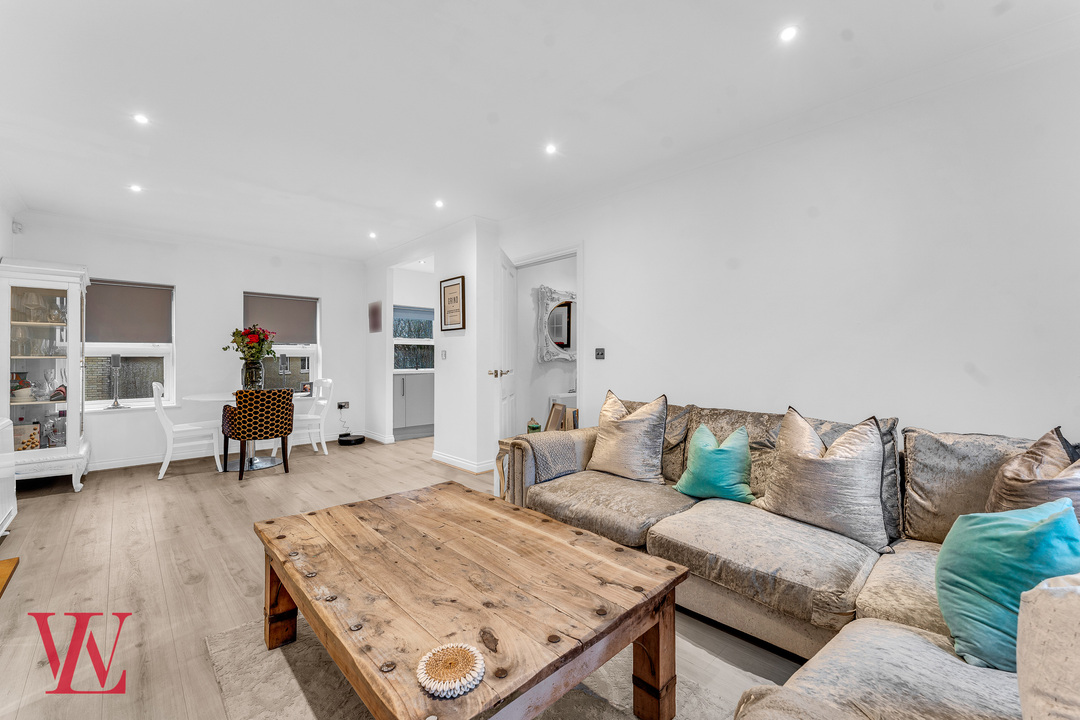 3 bed for sale in Cavell Drive, Bishop's Stortford, Hertfordshire  - Property Image 3