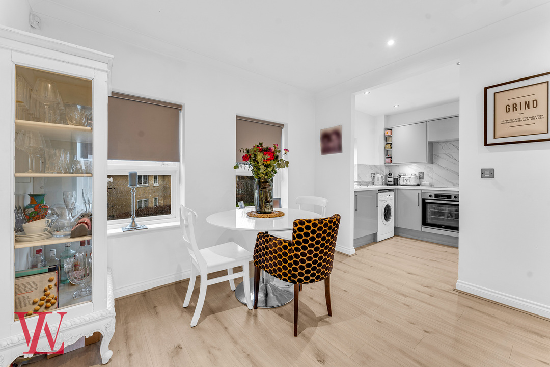 3 bed for sale in Cavell Drive, Bishop's Stortford, Hertfordshire  - Property Image 4