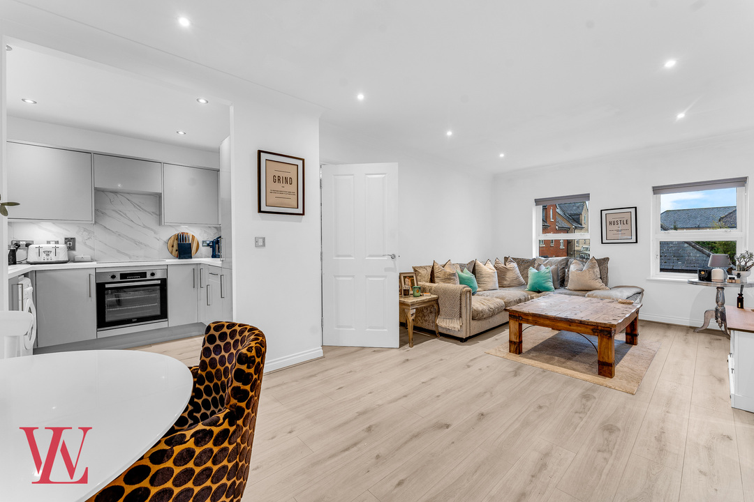 3 bed for sale in Cavell Drive, Bishop's Stortford, Hertfordshire 1