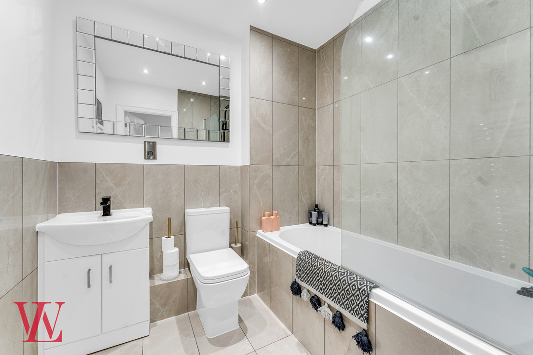 3 bed for sale in Cavell Drive, Bishop's Stortford, Hertfordshire  - Property Image 11