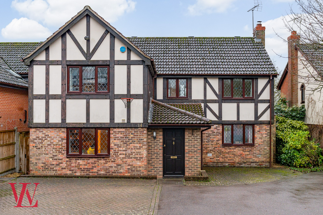 5 bed detached house for sale in Friars Wood, Bishop's Stortford, Hertfordshire  - Property Image 39