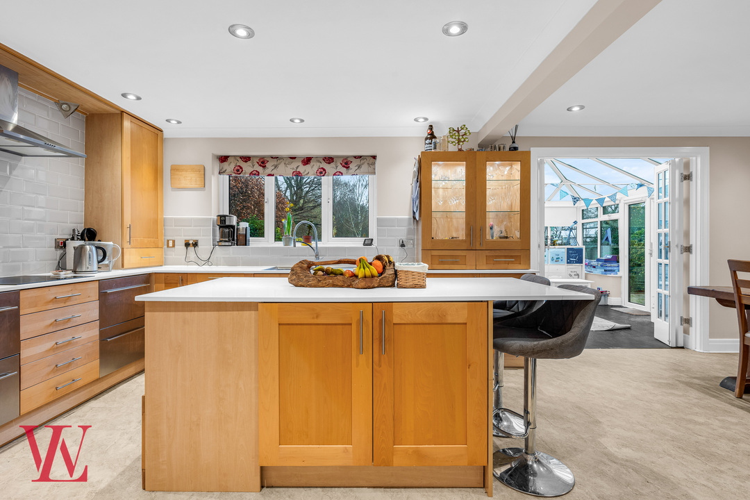 5 bed detached house for sale in Friars Wood, Bishop's Stortford, Hertfordshire 7