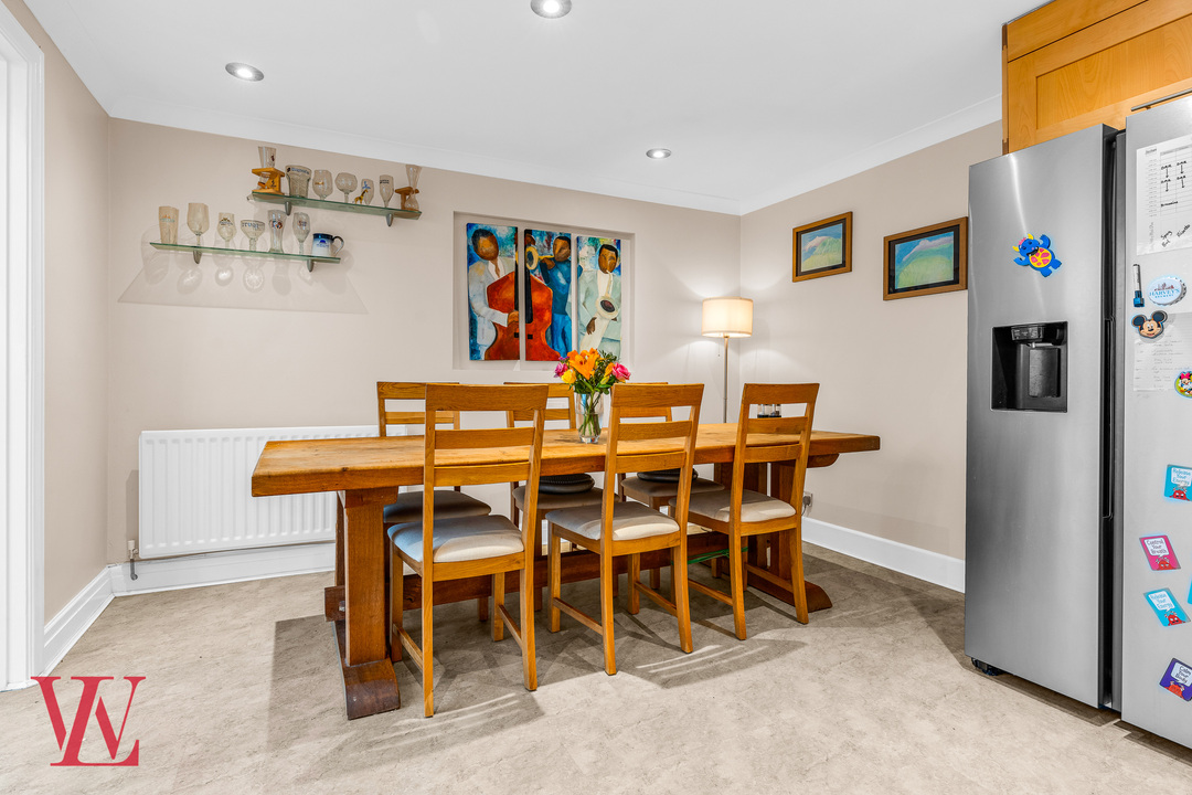 5 bed detached house for sale in Friars Wood, Bishop's Stortford, Hertfordshire 8