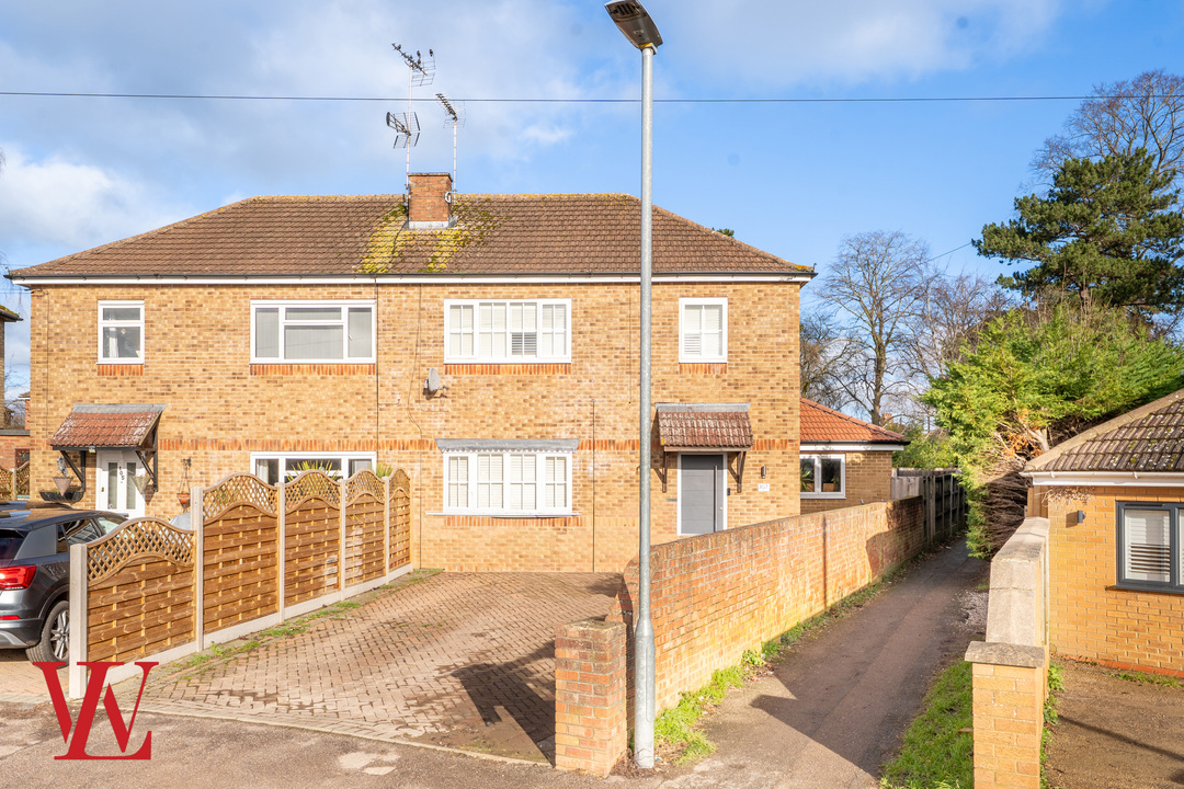 4 bed semi-detached house for sale in Waytemore Road, Bishop's Stortford, Hertfordshire