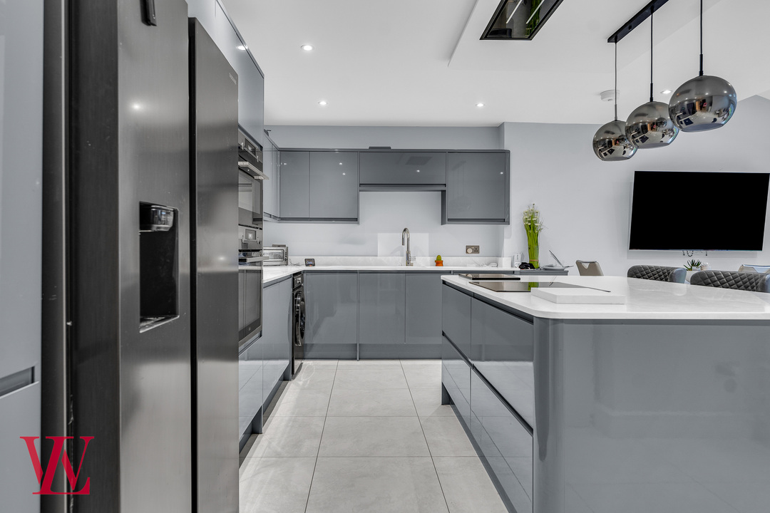 4 bed semi-detached house for sale in Waytemore Road, Bishop's Stortford, Hertfordshire  - Property Image 5