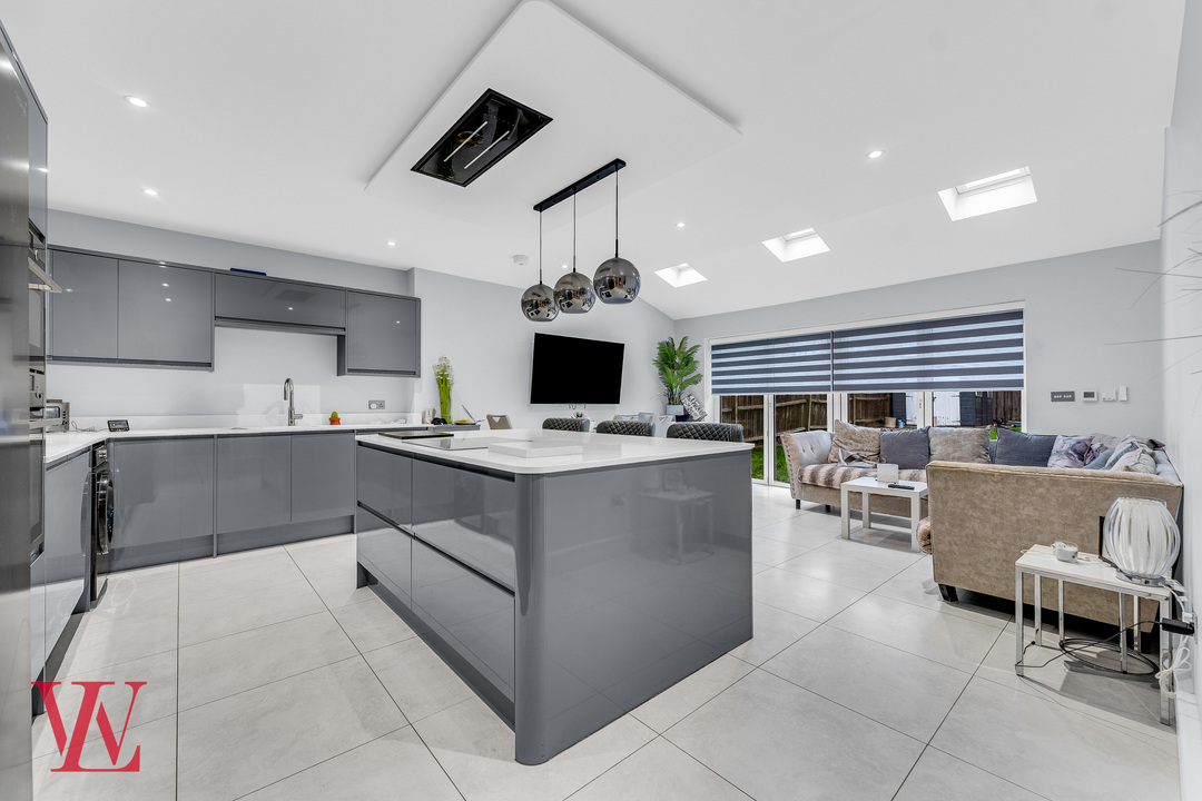 4 bed semi-detached house for sale in Waytemore Road, Bishop's Stortford, Hertfordshire 3