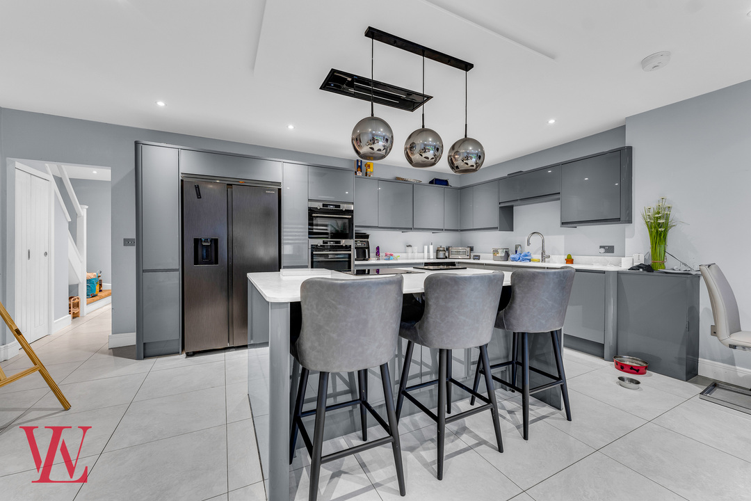 4 bed semi-detached house for sale in Waytemore Road, Bishop's Stortford, Hertfordshire 5