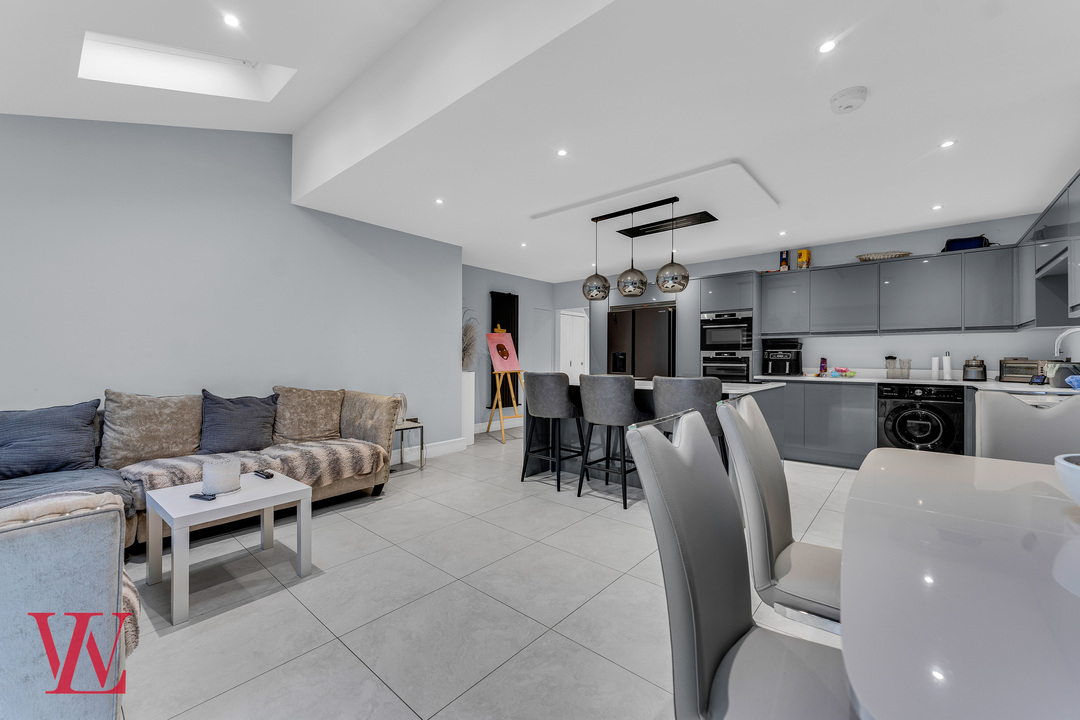 4 bed semi-detached house for sale in Waytemore Road, Bishop's Stortford, Hertfordshire  - Property Image 3