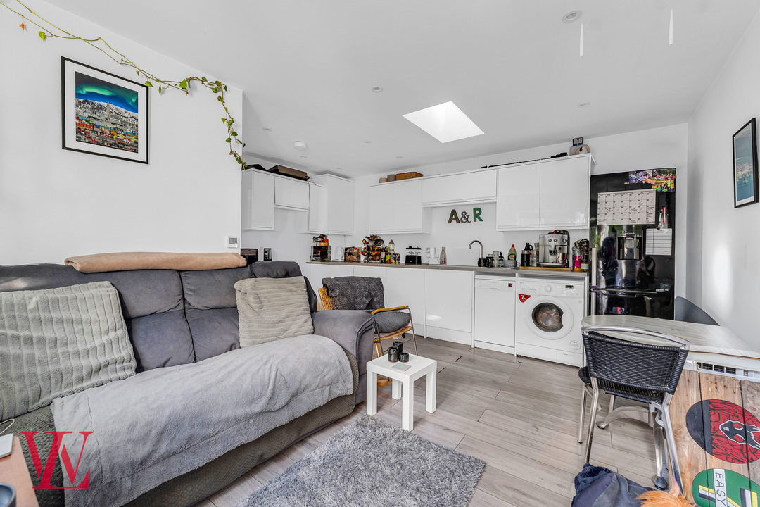 4 bed semi-detached house for sale in Waytemore Road, Bishop's Stortford, Hertfordshire  - Property Image 17