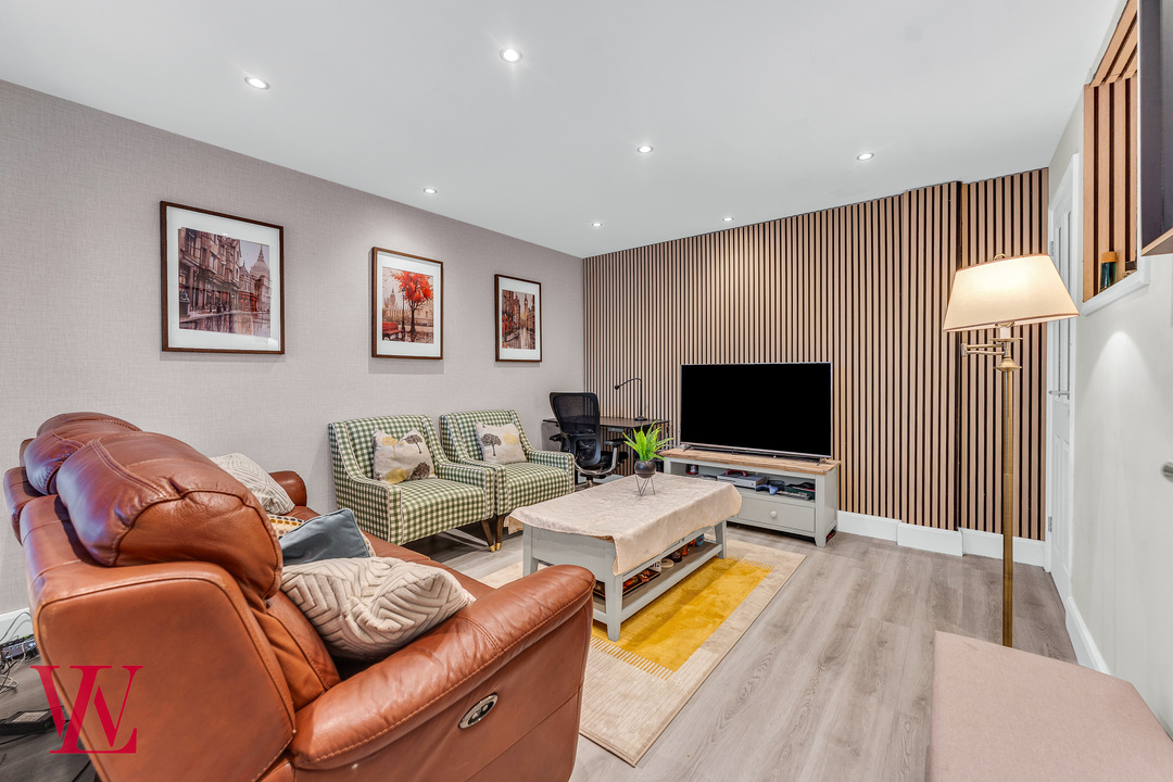 3 bed detached house for sale in Larchwood, Bishop's Stortford, Hertfordshire 6