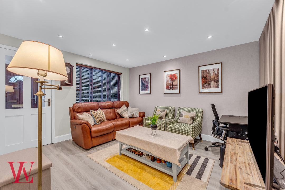 3 bed detached house for sale in Larchwood, Bishop's Stortford, Hertfordshire  - Property Image 8