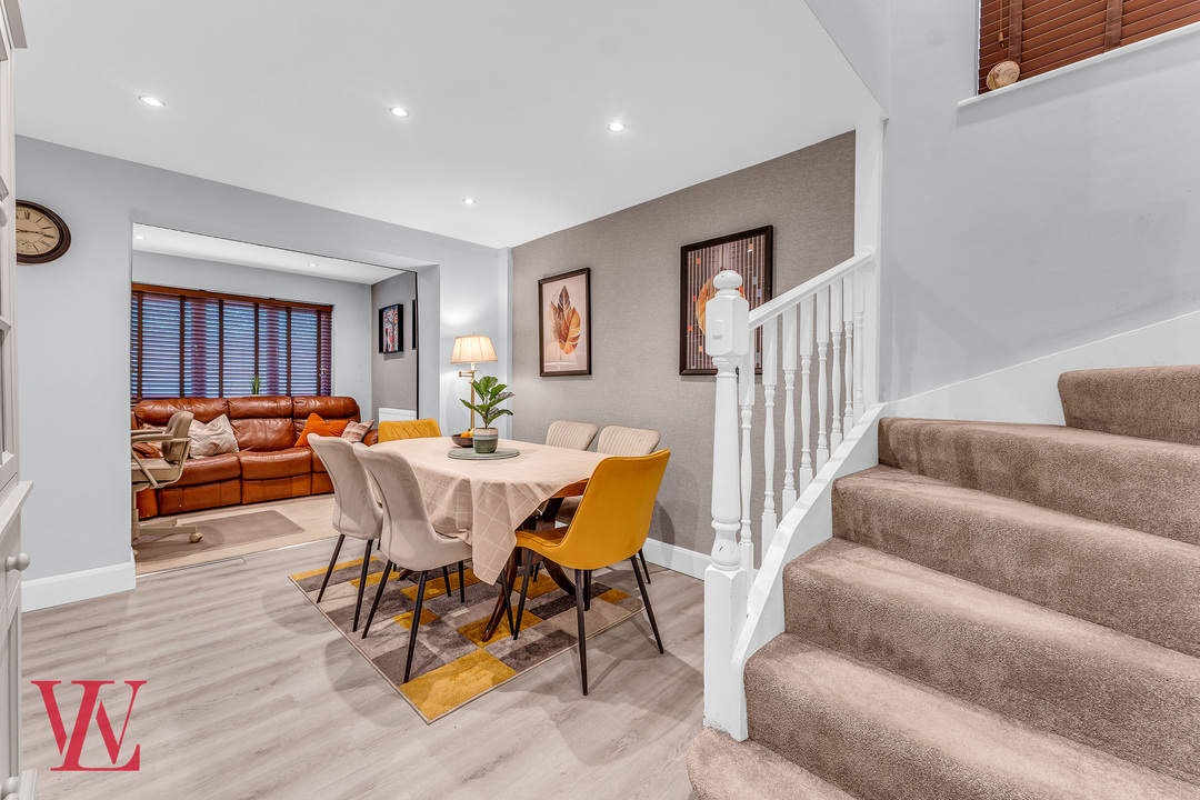 3 bed detached house for sale in Larchwood, Bishop's Stortford, Hertfordshire 8