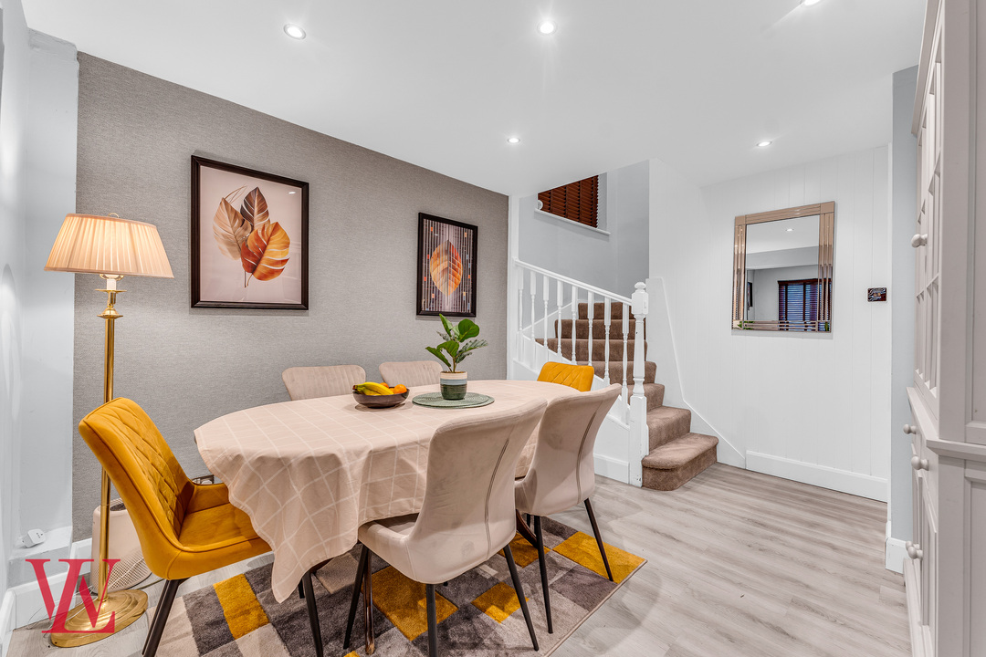 3 bed detached house for sale in Larchwood, Bishop's Stortford, Hertfordshire 9