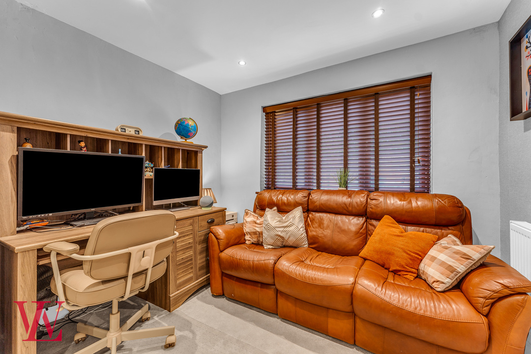 3 bed detached house for sale in Larchwood, Bishop's Stortford, Hertfordshire  - Property Image 12