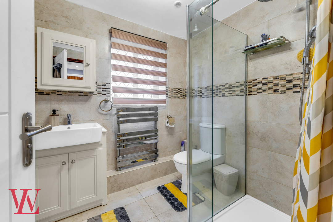 3 bed detached house for sale in Larchwood, Bishop's Stortford, Hertfordshire  - Property Image 17