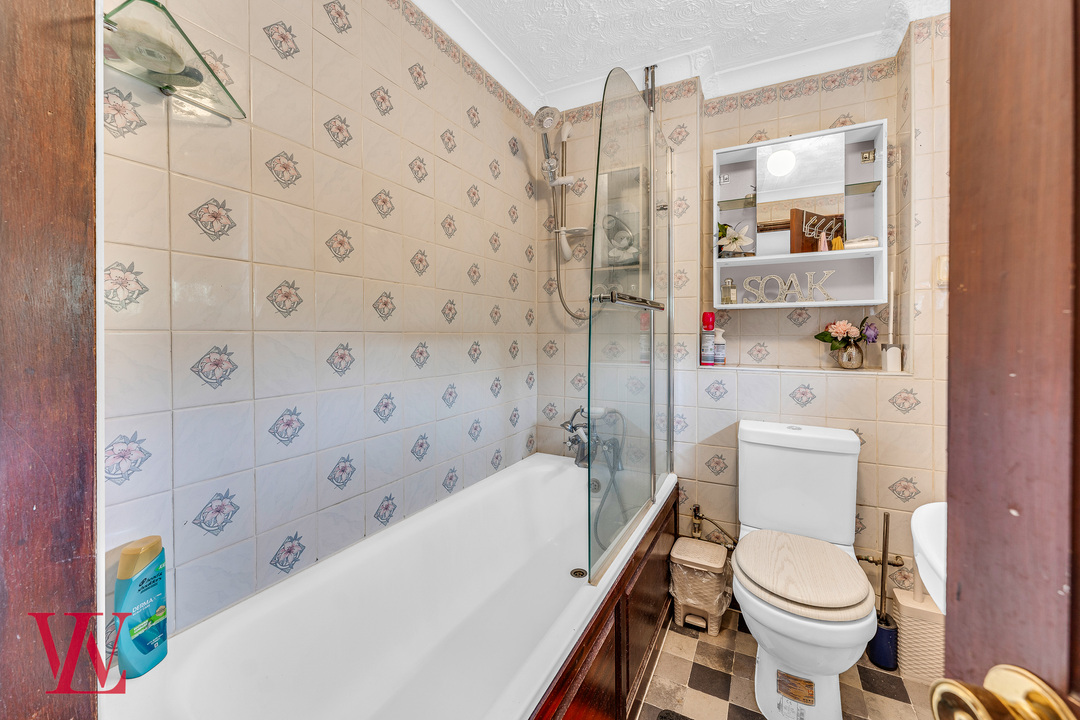 3 bed detached house for sale in Larchwood, Bishop's Stortford, Hertfordshire 14