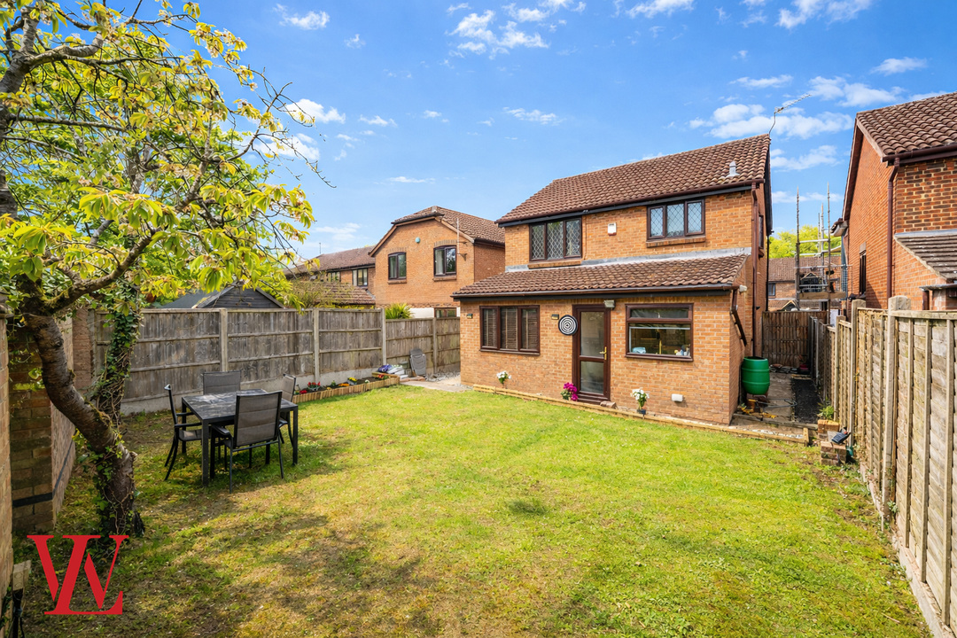3 bed detached house for sale in Larchwood, Bishop's Stortford, Hertfordshire 1