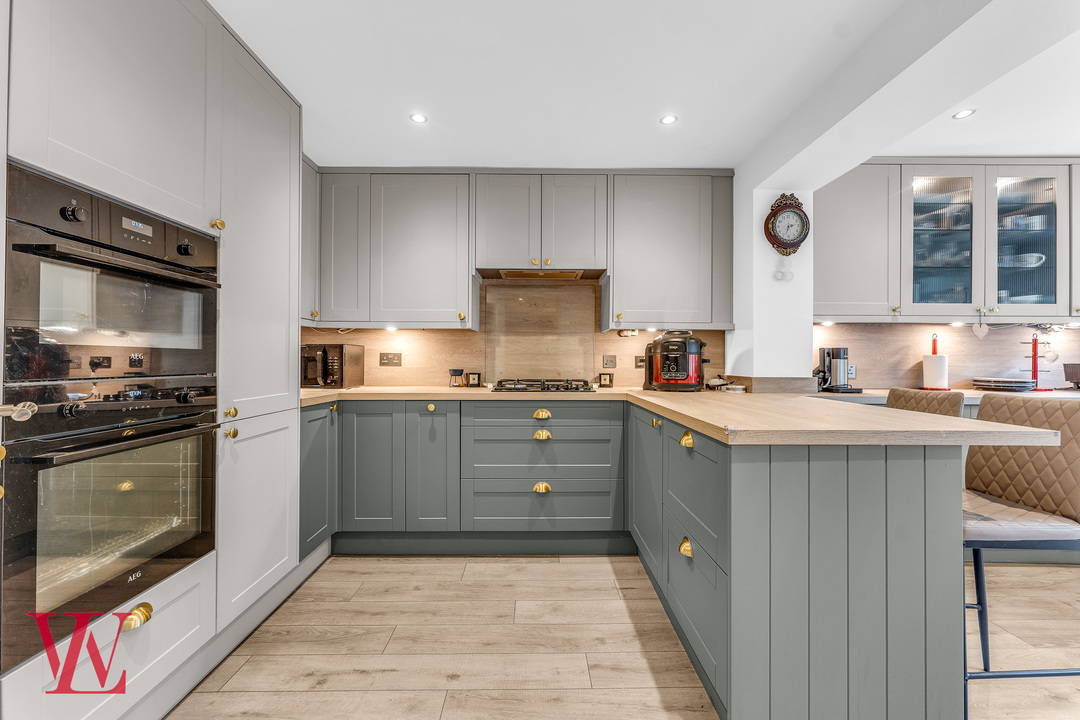 3 bed detached house for sale in Larchwood, Bishop's Stortford, Hertfordshire 3