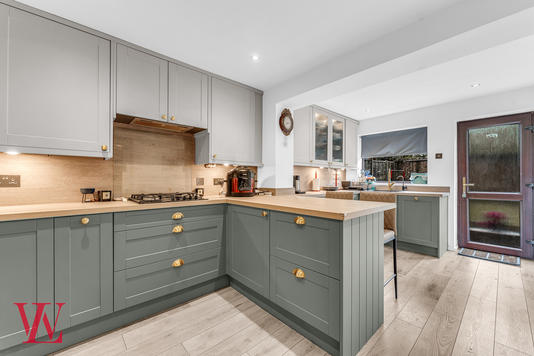 3 bed detached house for sale in Larchwood, Bishop's Stortford, Hertfordshire  - Property Image 5