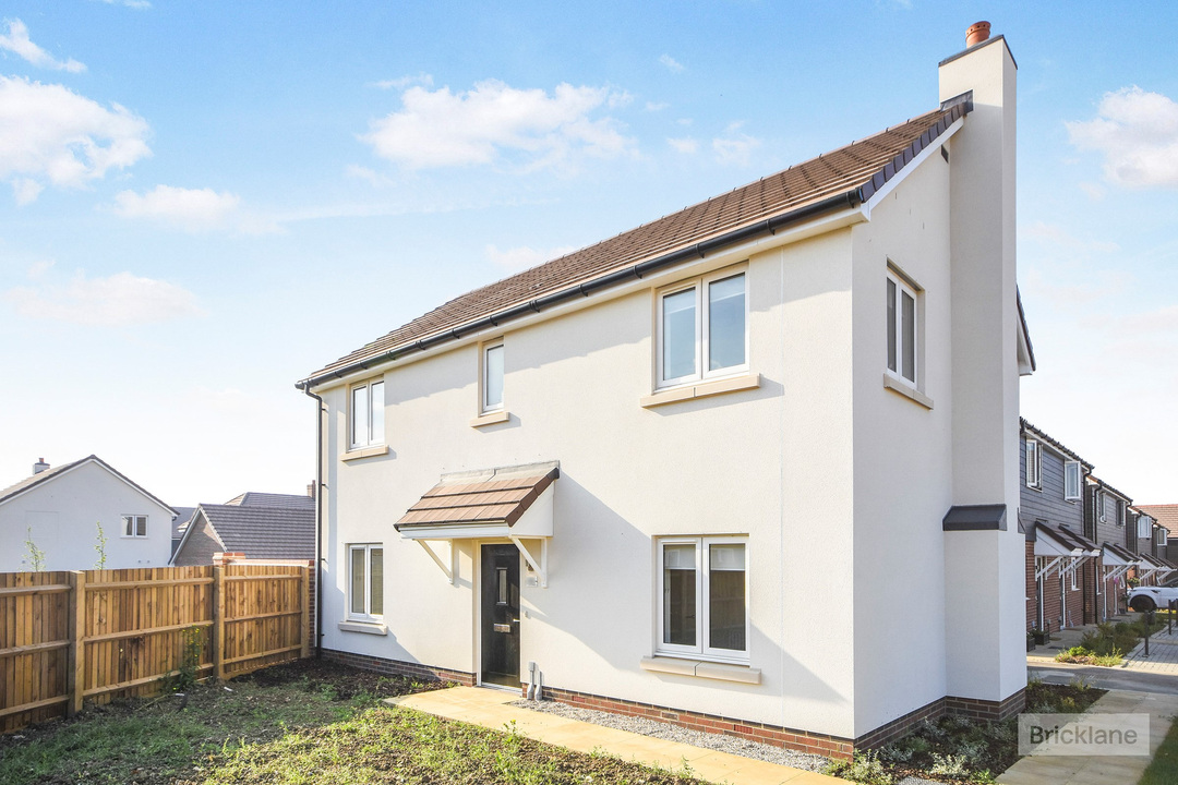 4 bed detached house to rent in Little Clobbs Mead, Little Dunmow, Dunmow, Essex