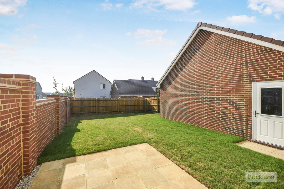 4 bed detached house to rent in Little Clobbs Mead, Little Dunmow, Dunmow, Essex  - Property Image 10
