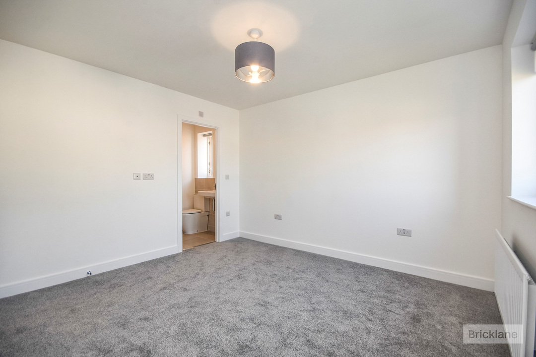 4 bed detached house to rent in Little Clobbs Mead, Little Dunmow, Dunmow, Essex  - Property Image 5