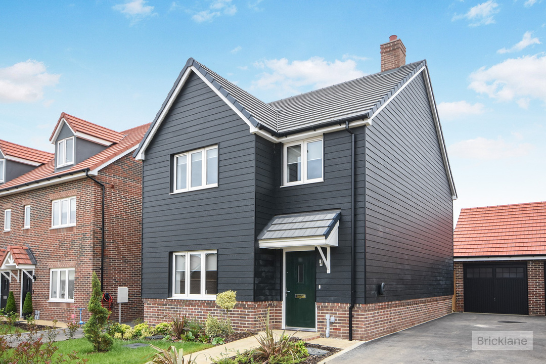 4 bed detached house to rent in Moors Field Drive, Little Dunmow, Dunmow, Essex - Property Image 1