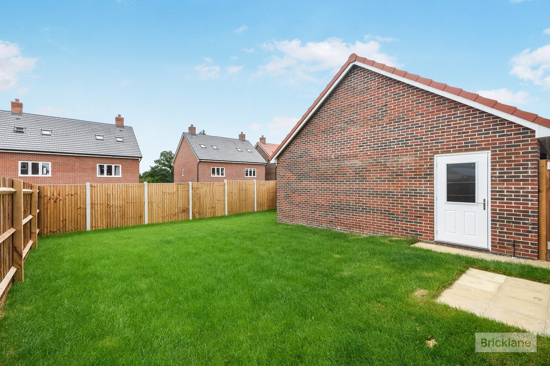 4 bed detached house to rent in Moors Field Drive, Little Dunmow, Dunmow, Essex  - Property Image 10