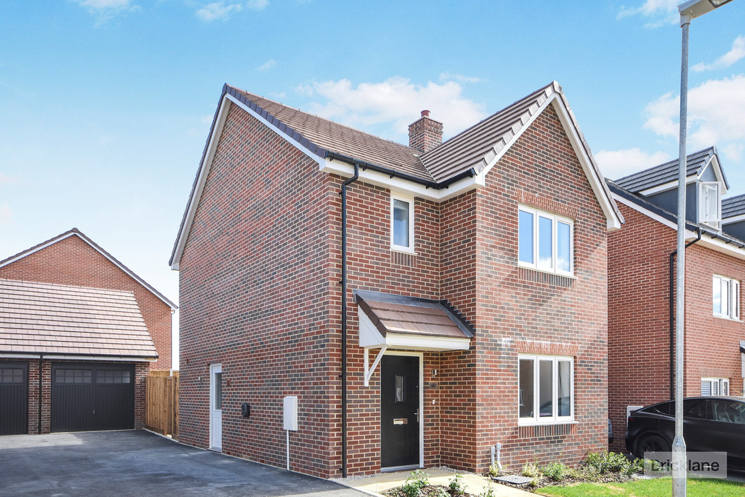 3 bed detached house to rent in Moors Field Drive, Little Dunmow, Essex  - Property Image 1