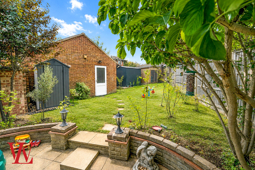 3 bed semi-detached house for sale in Hipkins, Bishop's Stortford, Hertfordshire 14