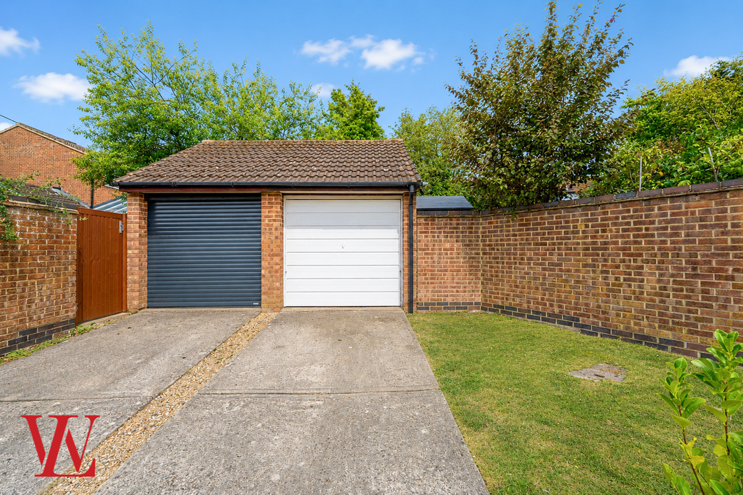 3 bed semi-detached house for sale in Hipkins, Bishop's Stortford, Hertfordshire  - Property Image 20