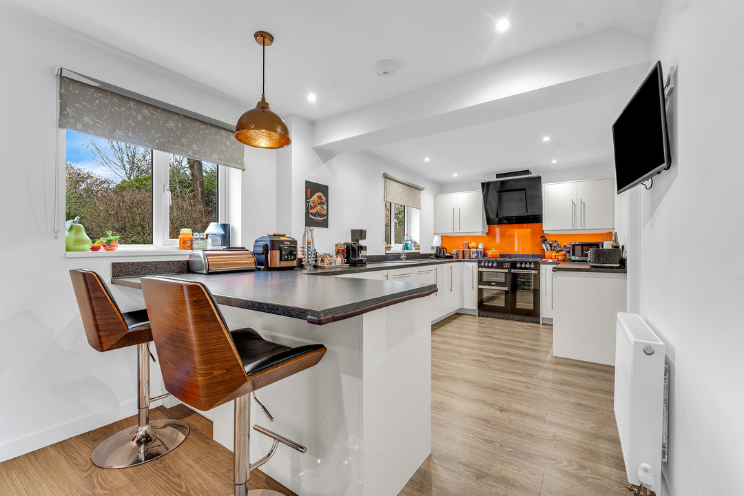 4 bed semi-detached house for sale in The Hedgerows, Bishop's Stortford, Hertfordshire  - Property Image 6