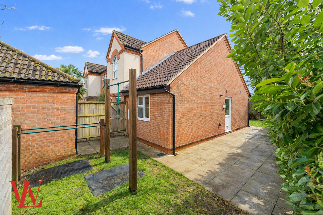 4 bed semi-detached house for sale in The Hedgerows, Bishop's Stortford, Hertfordshire  - Property Image 24