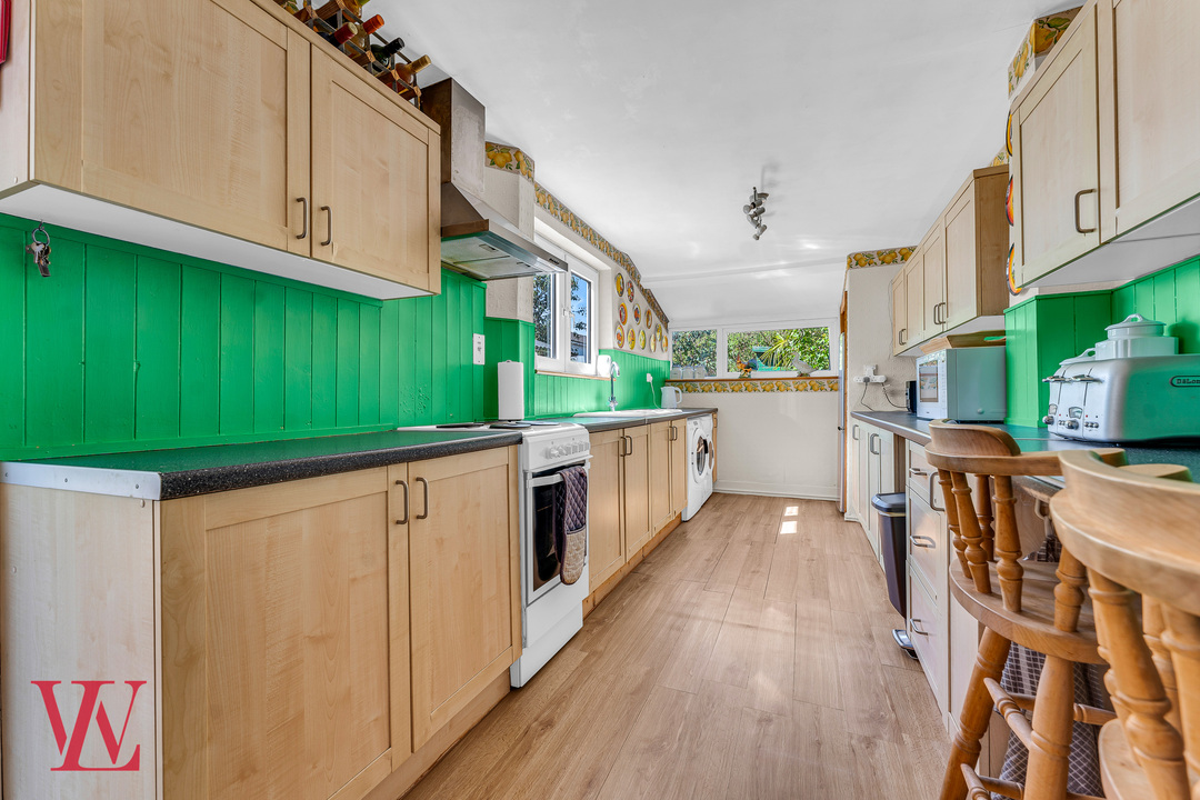 3 bed semi-detached house for sale in Apton Road, Bishop's Stortford, Hertfordshire  - Property Image 8