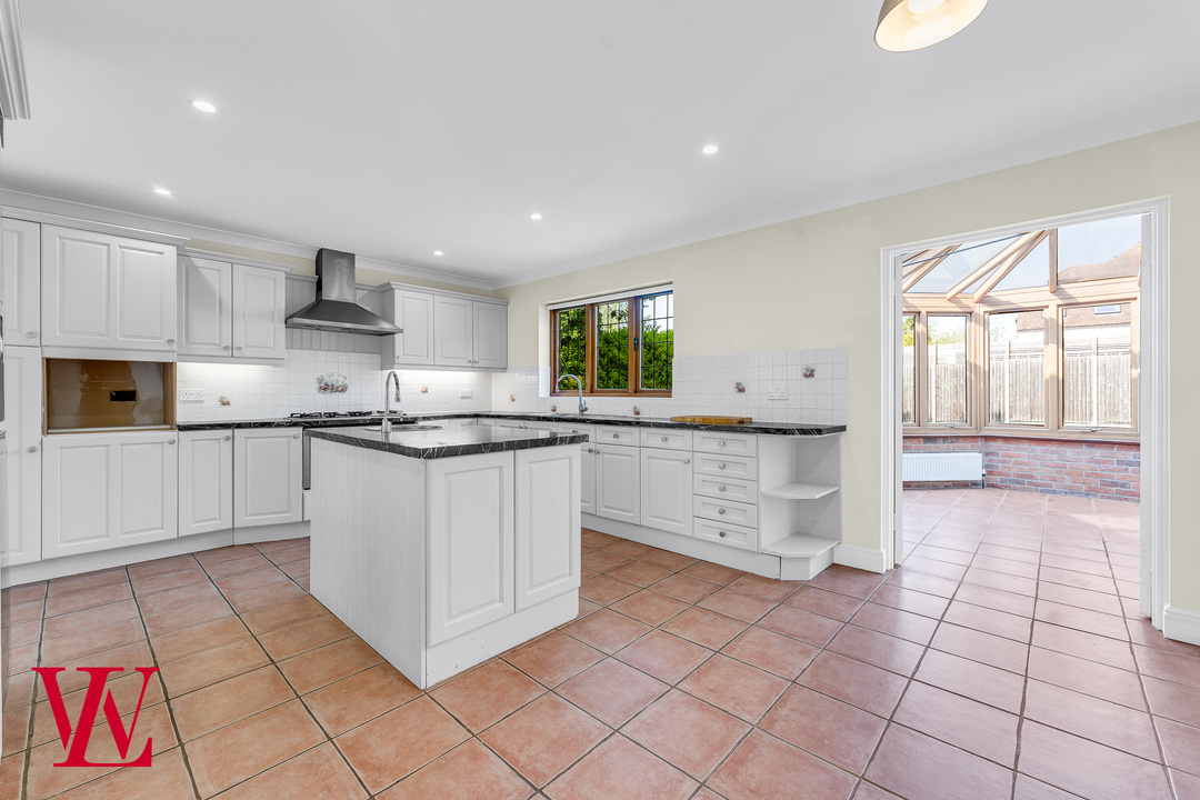 5 bed detached house to rent in Maze Green Heights, Bishop's Stortford, Hertfordshire  - Property Image 9