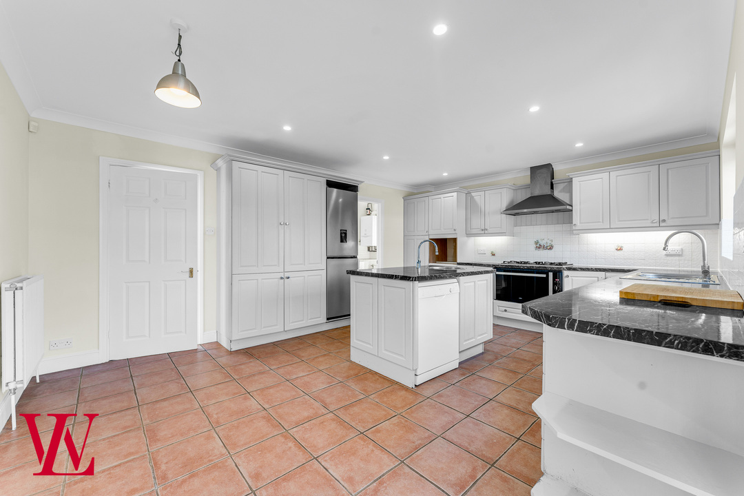 5 bed detached house to rent in Maze Green Heights, Bishop's Stortford, Hertfordshire  - Property Image 8