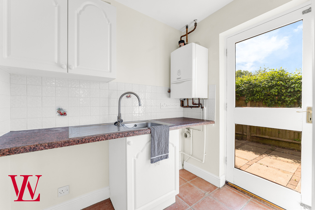 5 bed detached house to rent in Maze Green Heights, Bishop's Stortford, Hertfordshire  - Property Image 10