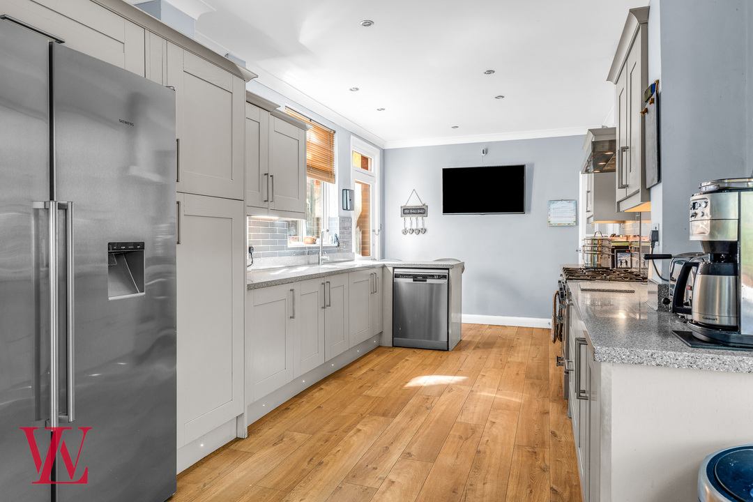 5 bed detached house for sale in Hadham Road, Bishop's Stortford, Hertfordshire  - Property Image 11