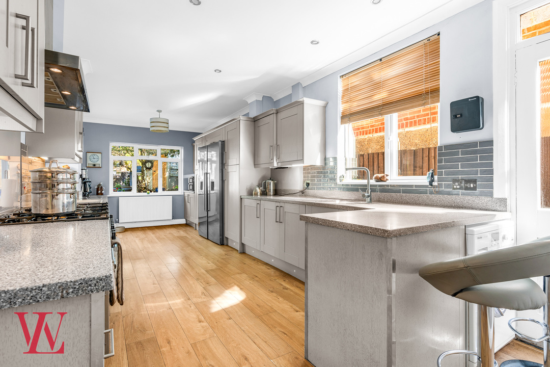 5 bed detached house for sale in Hadham Road, Bishop's Stortford, Hertfordshire  - Property Image 10