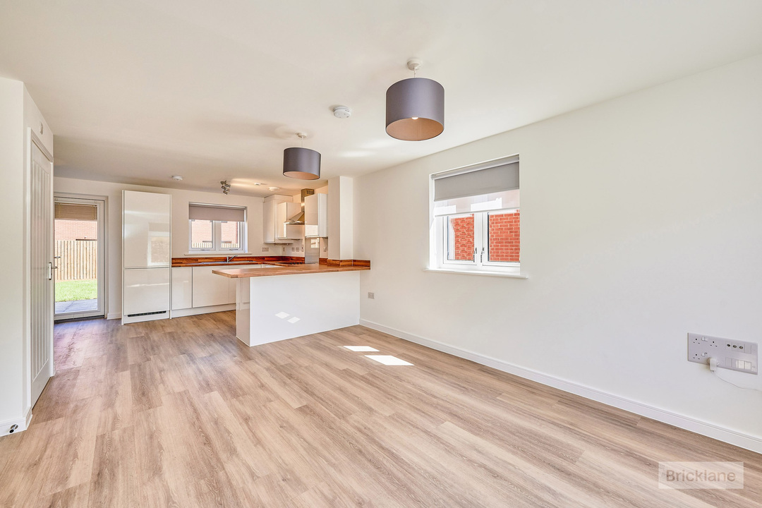 3 bed semi-detached house to rent in Handscomb Way, Bishops Stortford, Hertfordshire  - Property Image 4