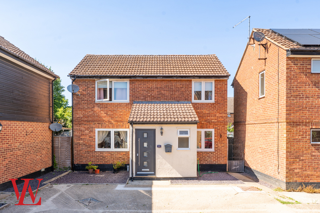 3 bed detached house for sale in De Mandeville Road, Elsenham, Bishop's Stortford, Essex - Property Image 1