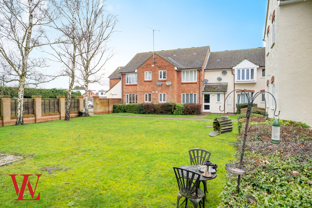1 bed apartment for sale in Hunters Court, Elsenham, Bishop's Stortford, Hertfordshire 8