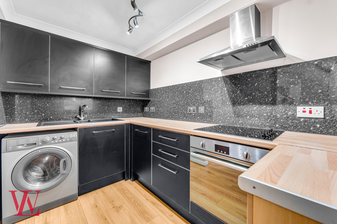 1 bed apartment for sale in Hunters Court, Elsenham, Bishop's Stortford, Hertfordshire 4