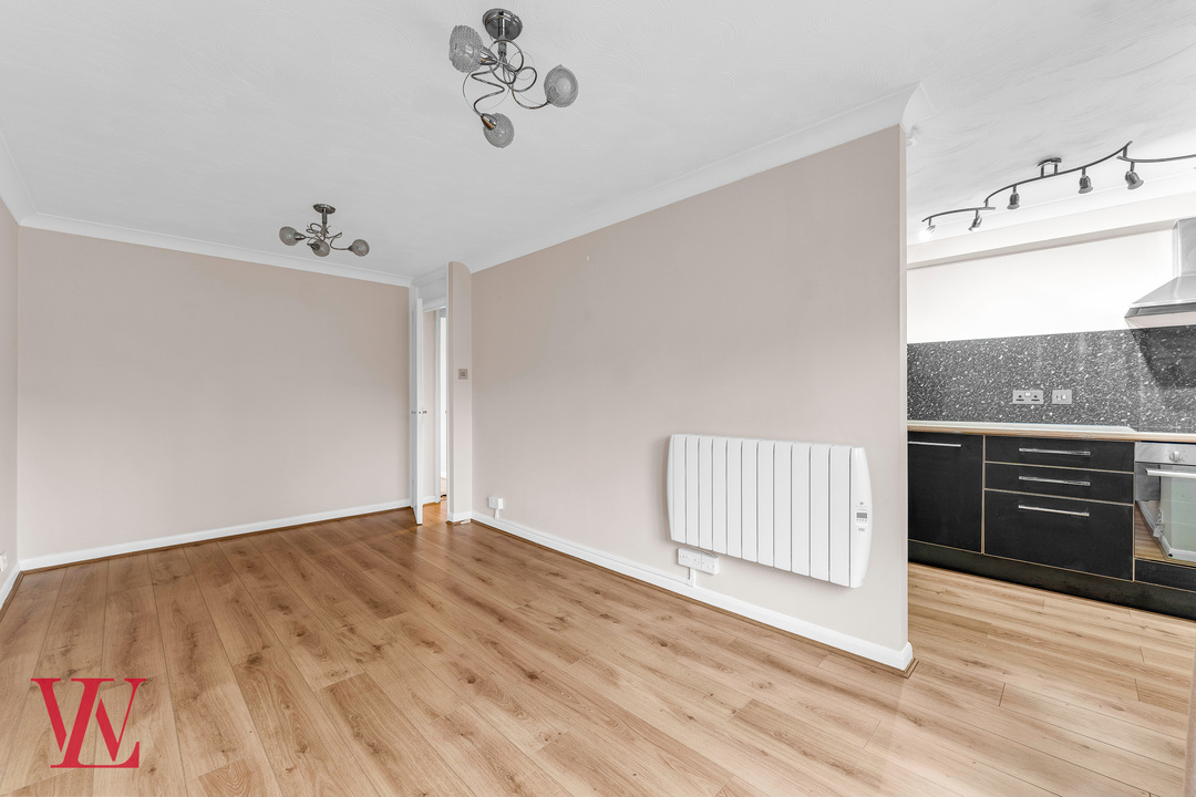 1 bed apartment for sale in Hunters Court, Elsenham, Bishop's Stortford, Hertfordshire  - Property Image 3