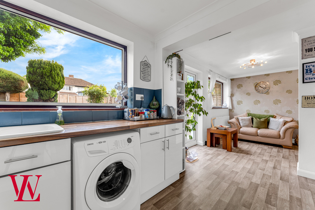 4 bed semi-detached house for sale in Audrey Gardens, Bishop's Stortford, Hertfordshire  - Property Image 10