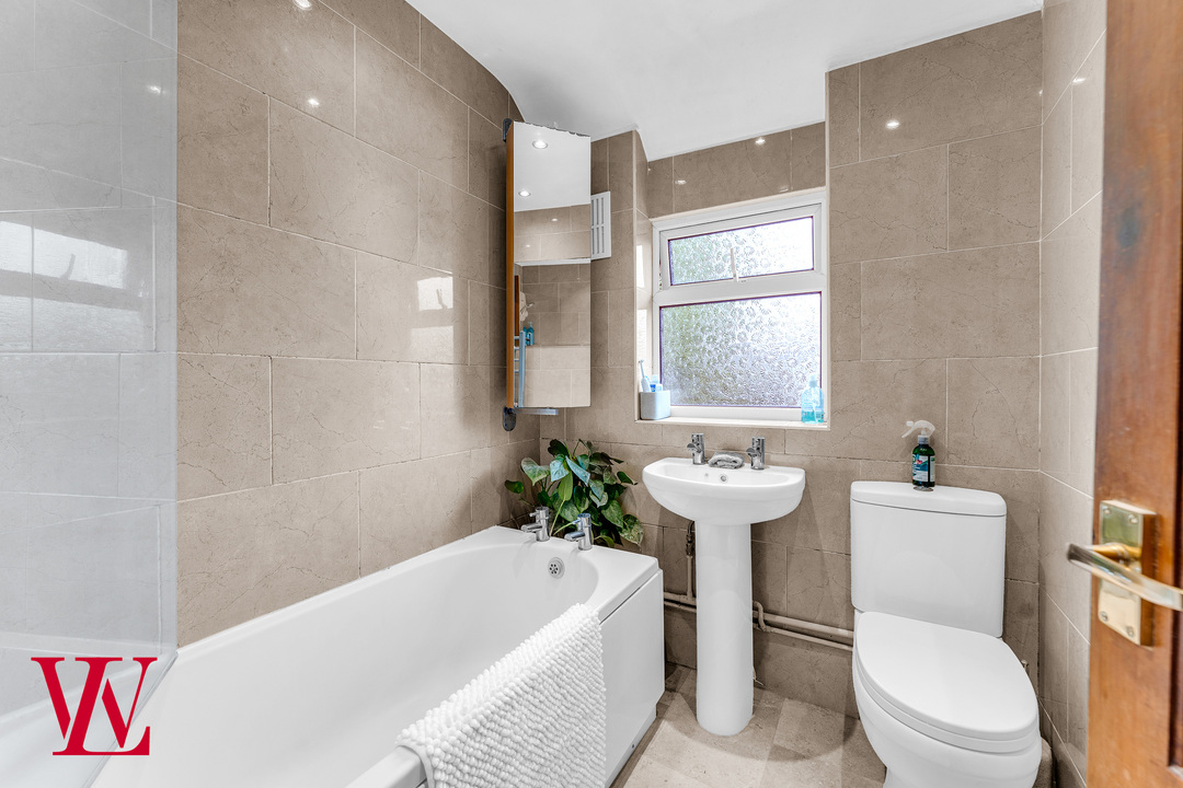 4 bed semi-detached house for sale in Audrey Gardens, Bishop's Stortford, Hertfordshire  - Property Image 18