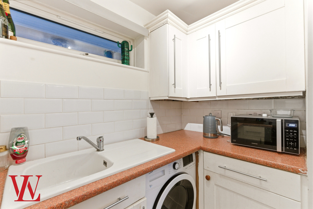 2 bed apartment for sale in Granary Court, Haslers Lane, Dunmow, Essex 8