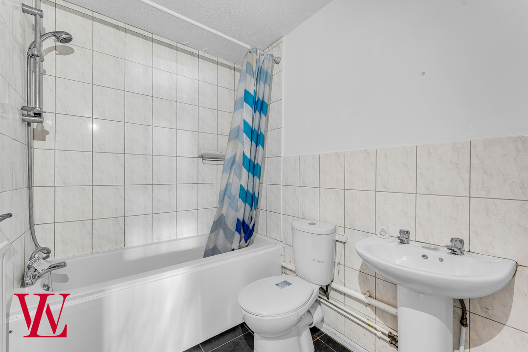 1 bed apartment for sale in Rushes Court, Bishop's Stortford, Hertfordshire 7