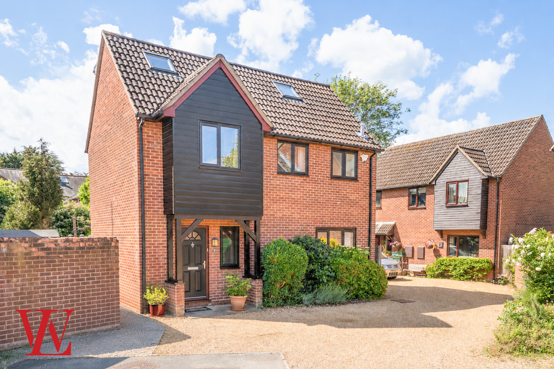 4 bed detached house for sale in Edens Close, Bishop's Stortford, Hertfordshire  - Property Image 1
