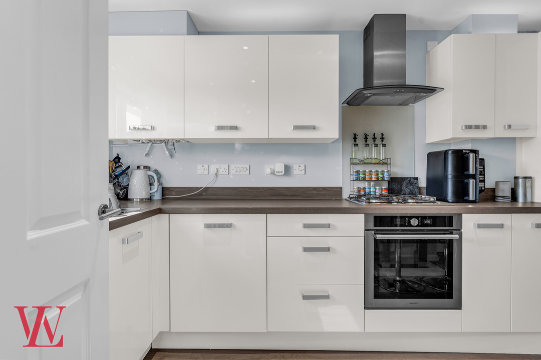 2 bed terraced house for sale in Davey Road, Bishop's Stortford, Hertfordshire  - Property Image 4